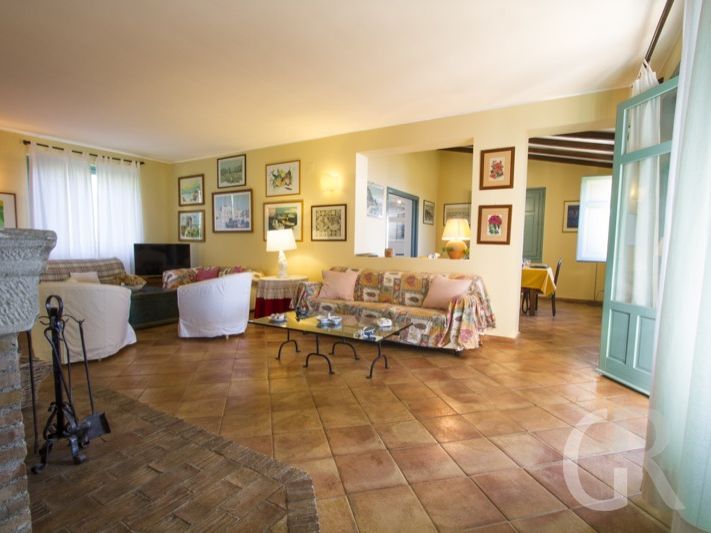 villa-laura-grosses-wohnzimmer.jpg