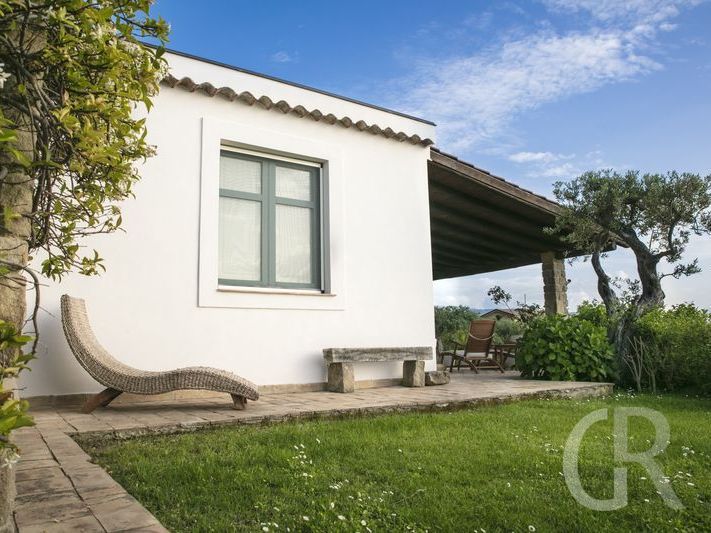 villa-laura-seitenansicht.jpg