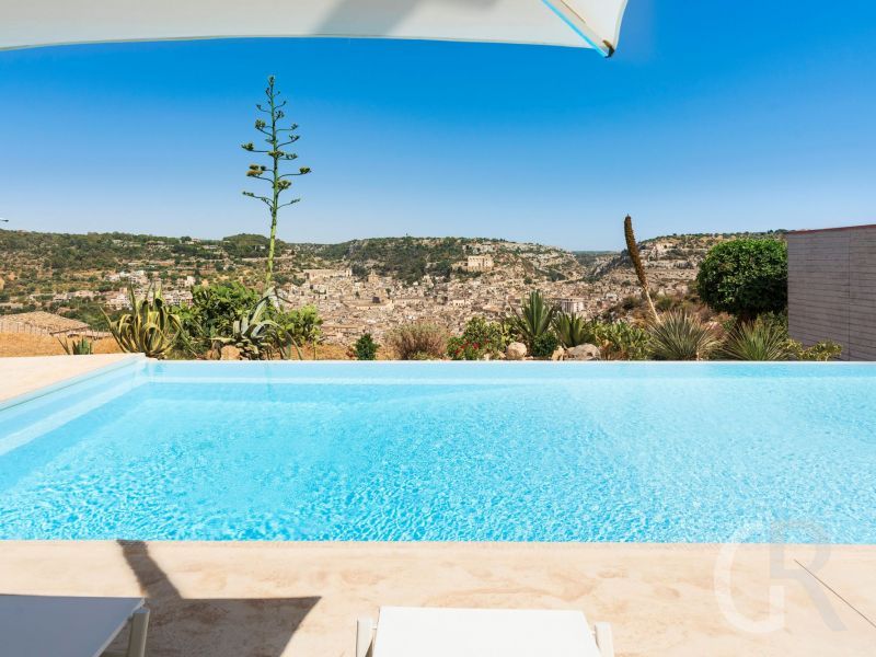 villa-luna-blick-vom-pool-aud-scicli.jpg