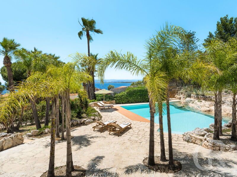 villa-maddalena-am-pool.jpg
