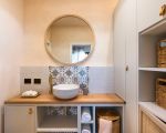 villa-magnolia-badezimmer-mit-regal.jpg