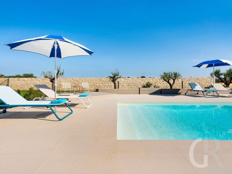 villa-mia-am-pool.jpg