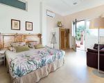 villa-mila-geraeumiges-schlafzimmer.jpg