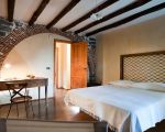 villa-palmento-monterosso-grosses-bett.jpg