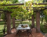 villa-palmento-monterosso-schoener-vertraeumter-platz-im-garten.jpg