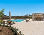 villa-paolina-pool-mit-liegen.jpg