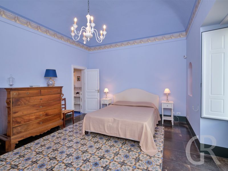villa-scifazzo-schlafbefreich-mit-kommode.jpg