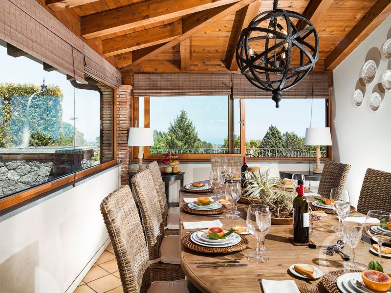 villa-viagrande-gedeckte-tafel.jpg
