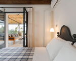 villa-ziguli-schlafbereich-mit-doppelbett.jpg