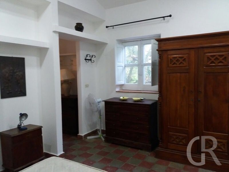 ferienhaus-gelso-wohnbereich-mit-grossem-kleiderschrank.jpg
