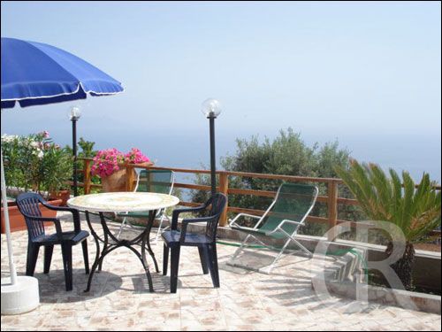 ferienwohnung-franco-terrasse-vor-der-wohnung-mit-meerblick.jpg
