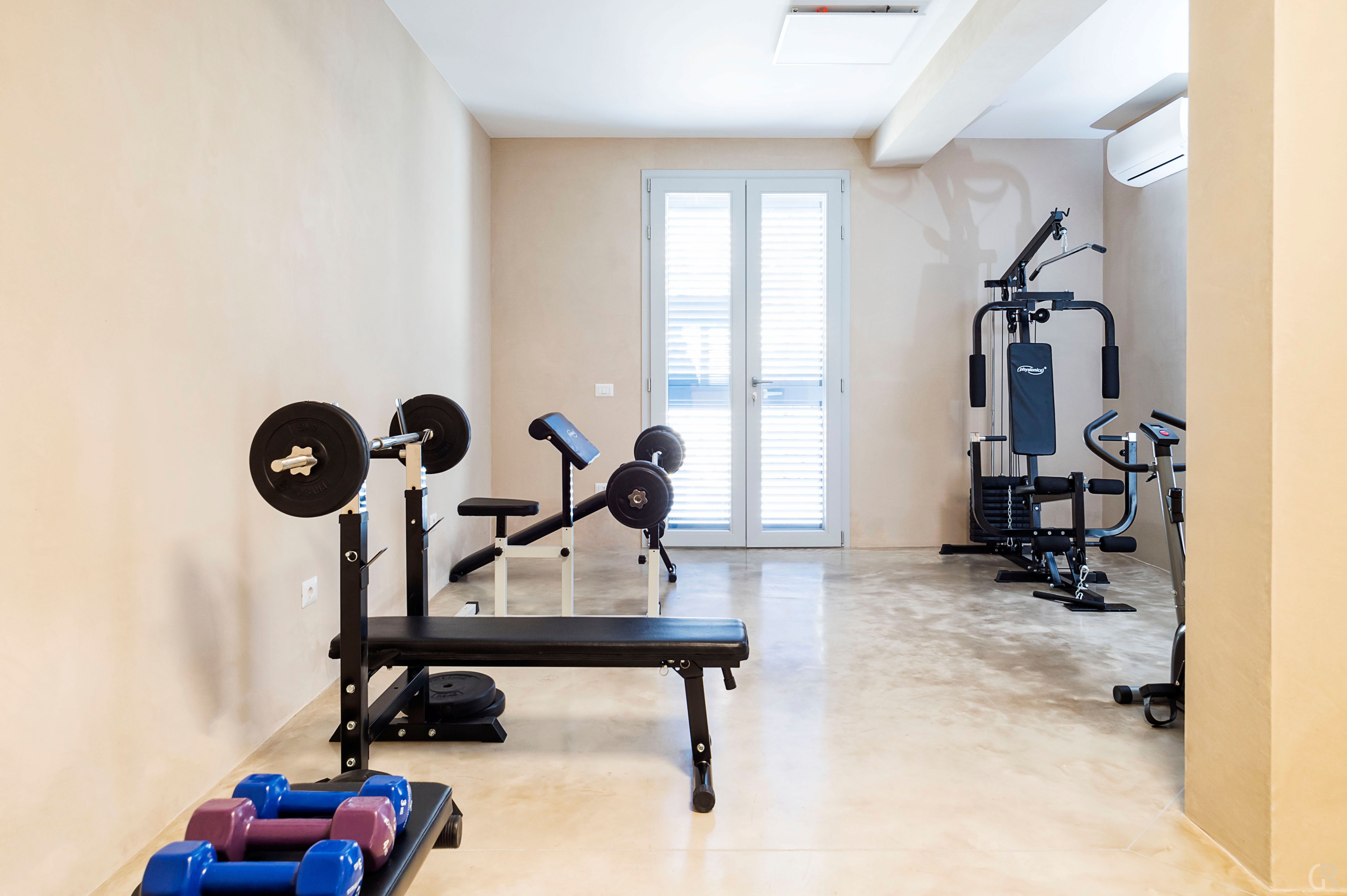 ferienvilla-kleiner-fitnessraum.jpg