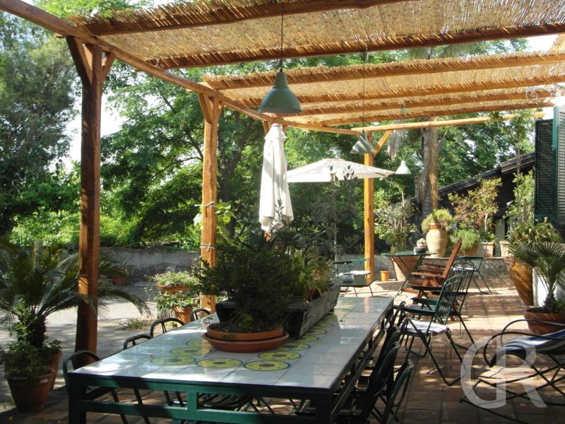 casa-di-pippinitto-terrasse-vor-den-ferienwohnungen.JPG