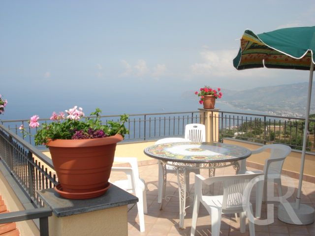 ferienwohnung-luana-wunderbarer-blick-auf-das-meer.JPG