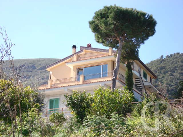 gioiosa-marea-ferienwohnungen-blick-auf-das-haus.JPG
