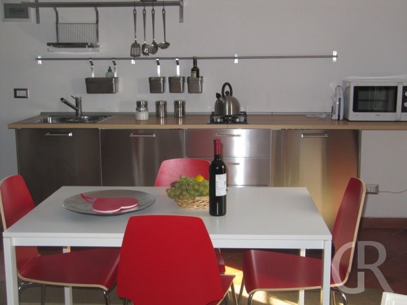 ferienwohnung-tarocco-kueche-essplatz.JPG