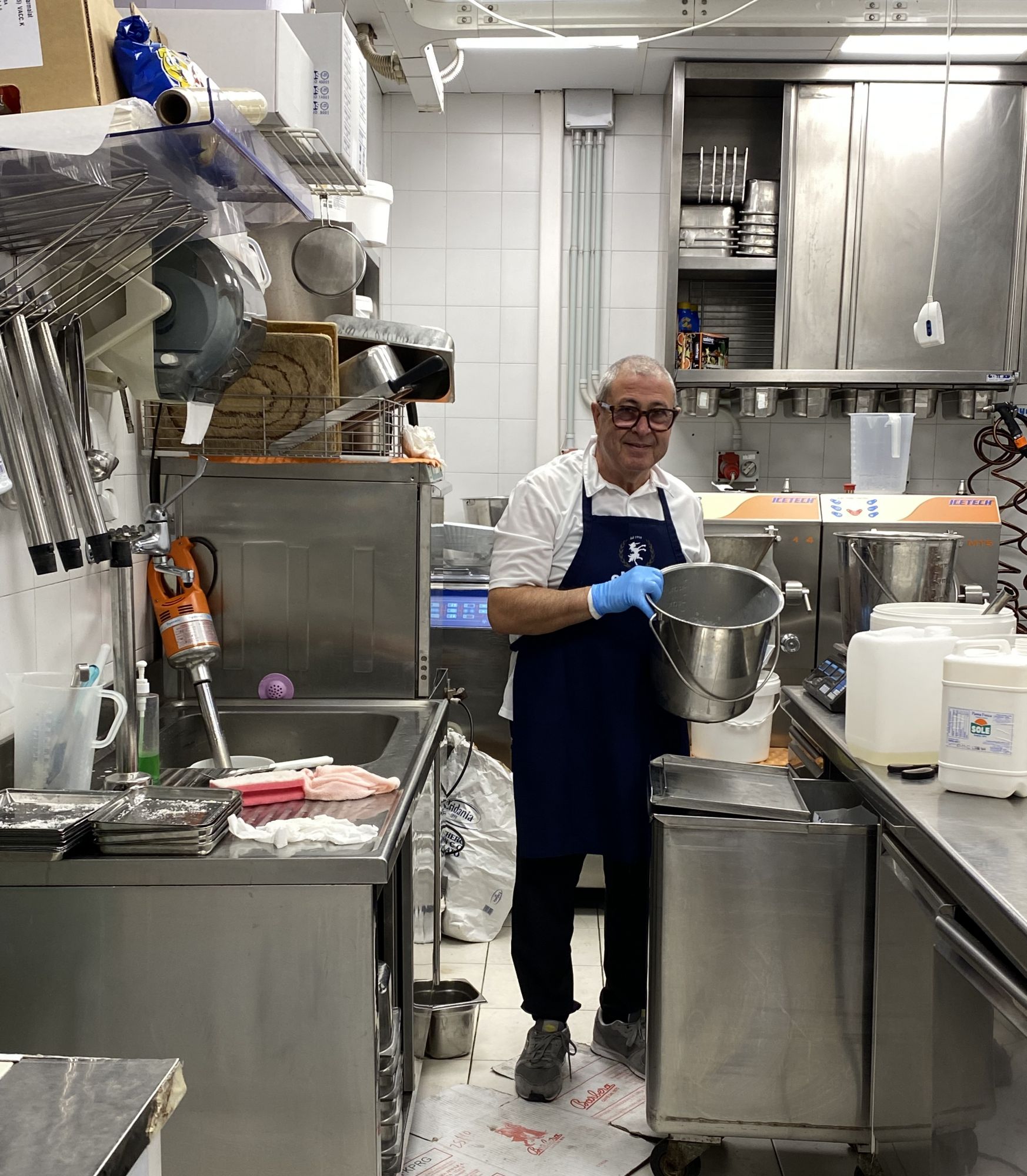 caffe-delle-rose-der-meistger-des-gelatojpeg