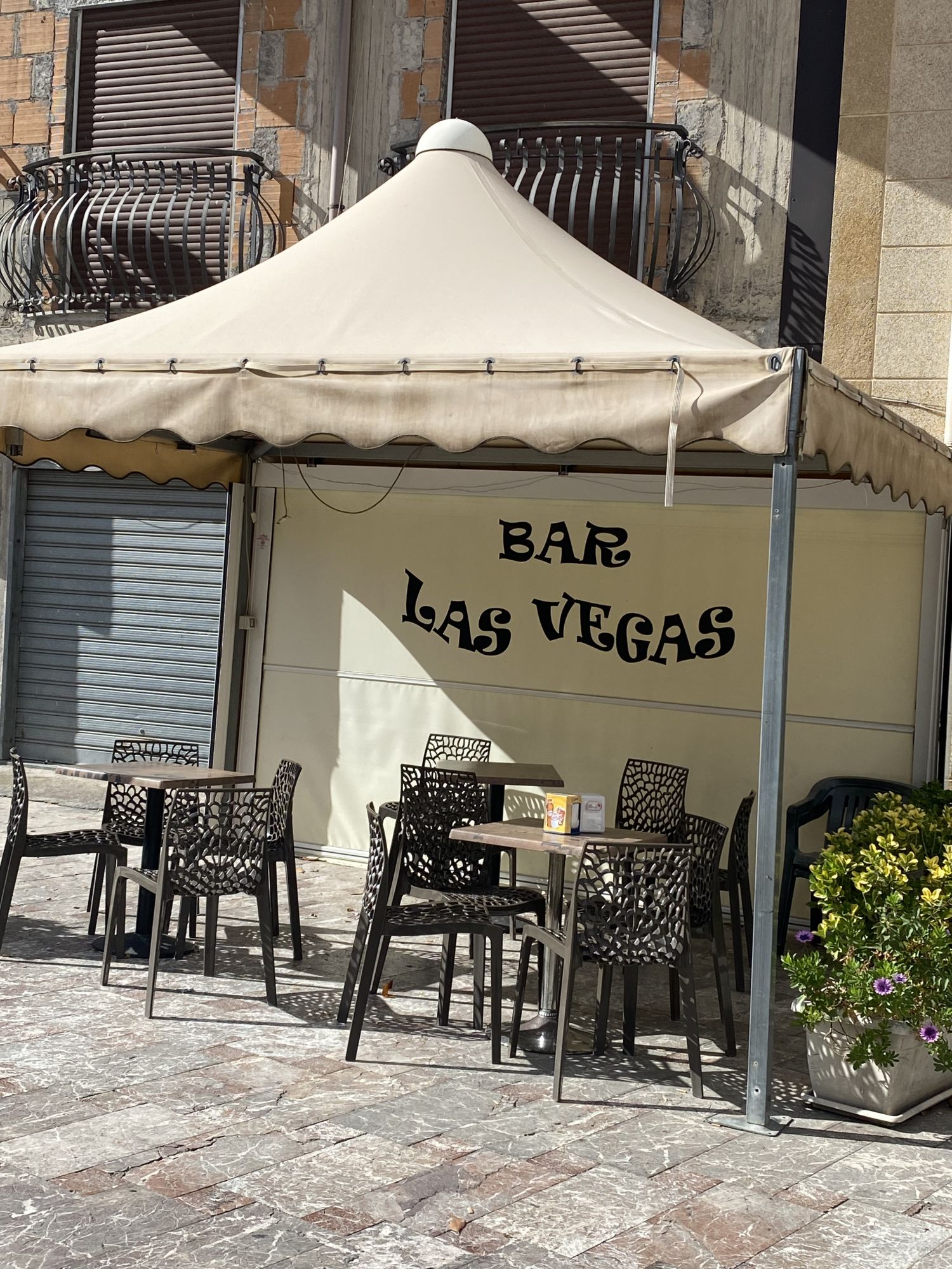 bar-las-vegas-in-rocella-valdemone
