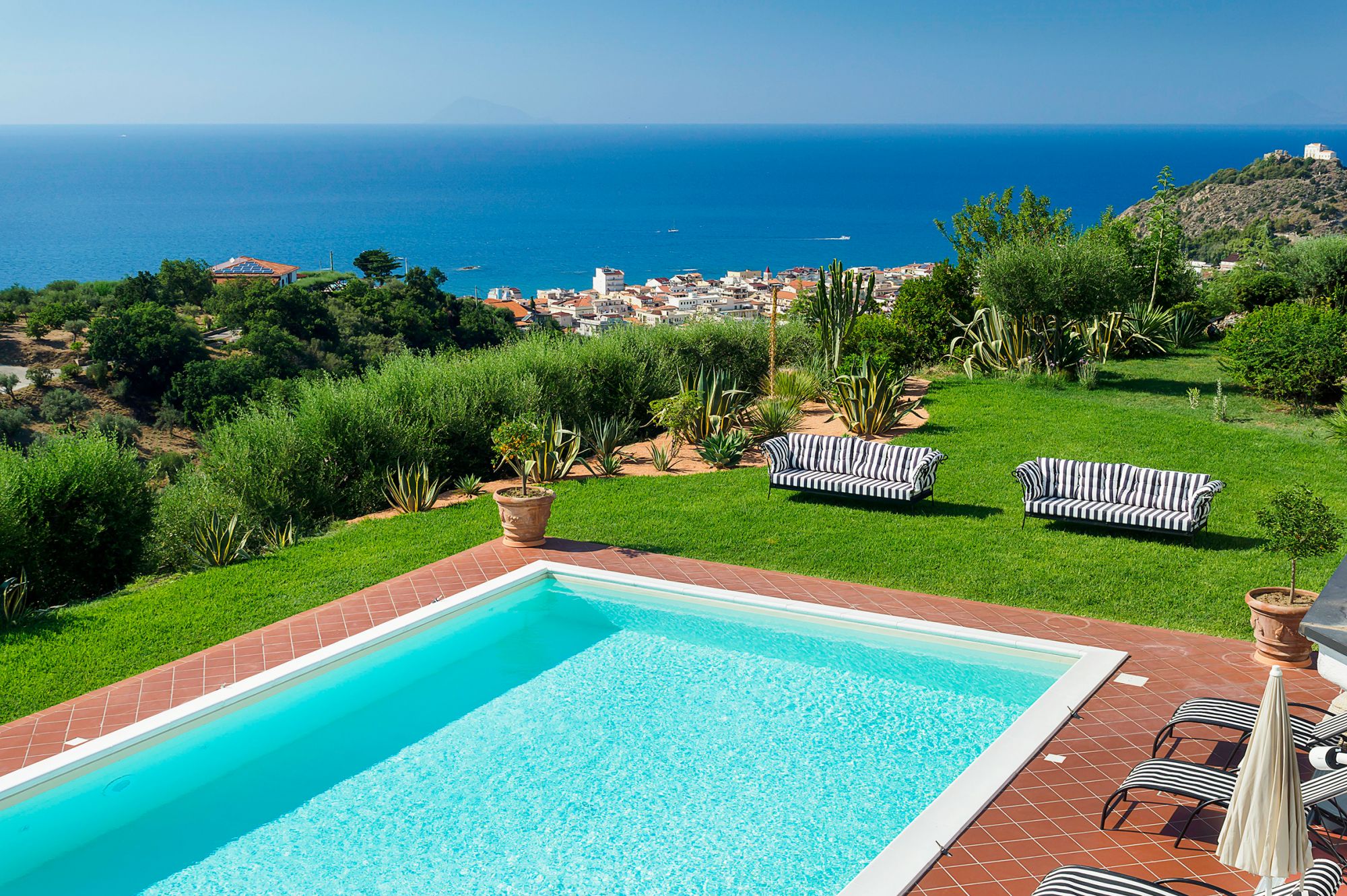 villa-estella-pool