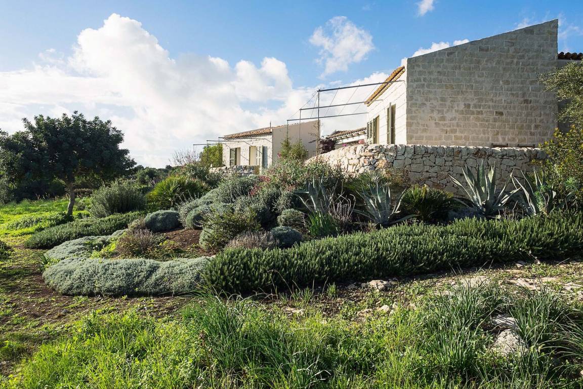 villa-cuore-verde-garten-mit-blick-auf-die-villa