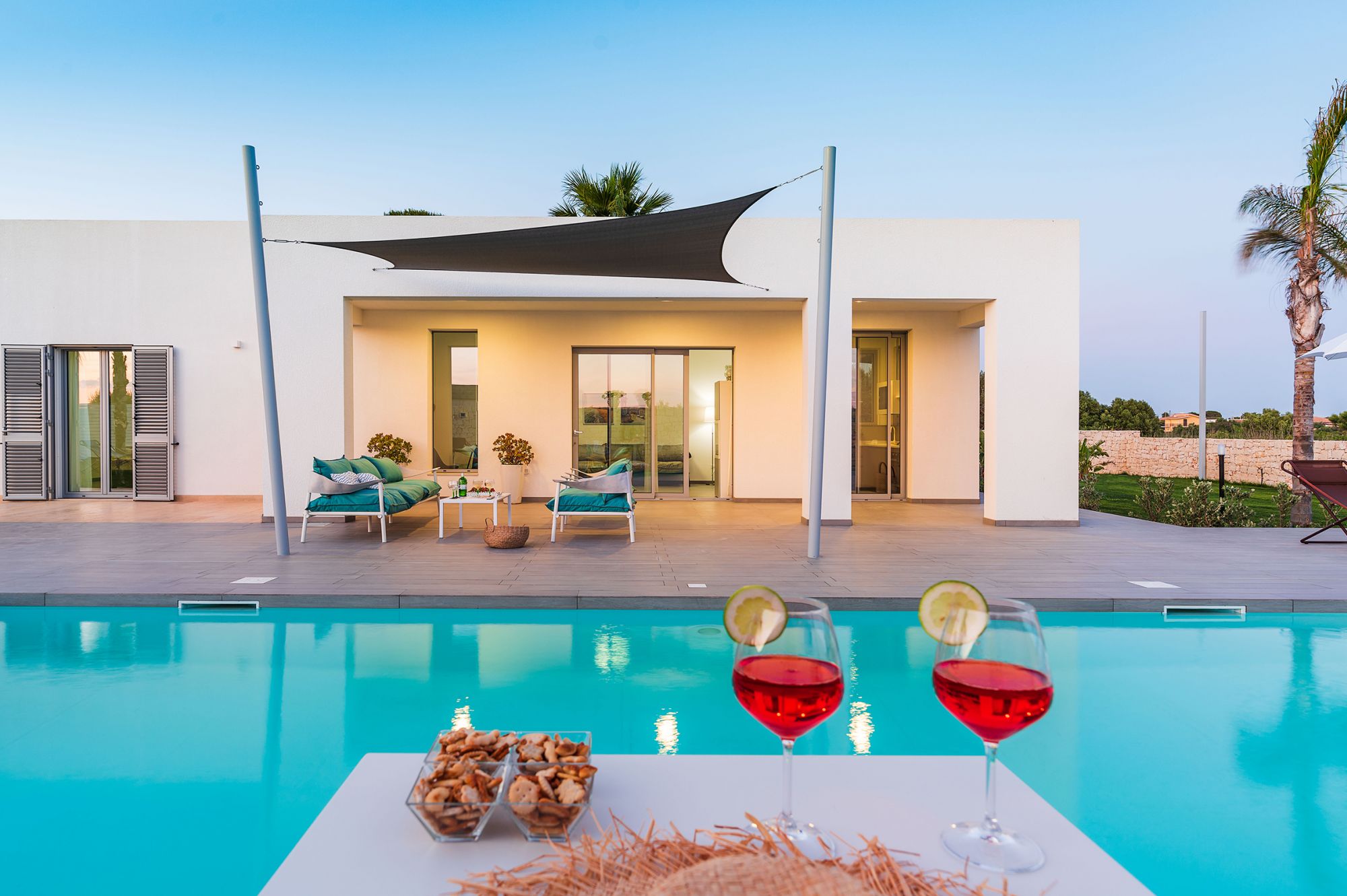 villa-nica-am-pool