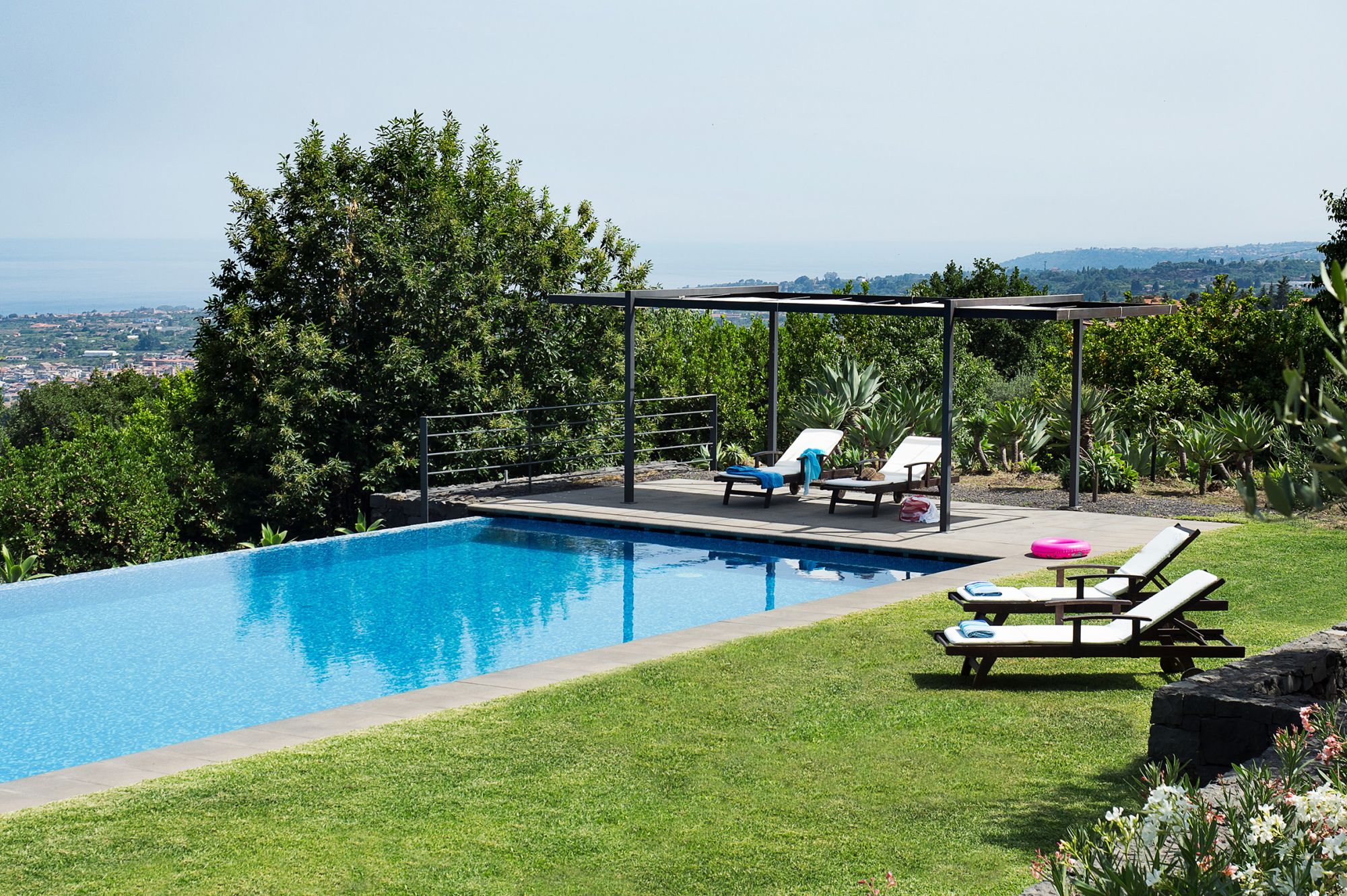 ferienhaus-montebello-pool-mit-meerblick